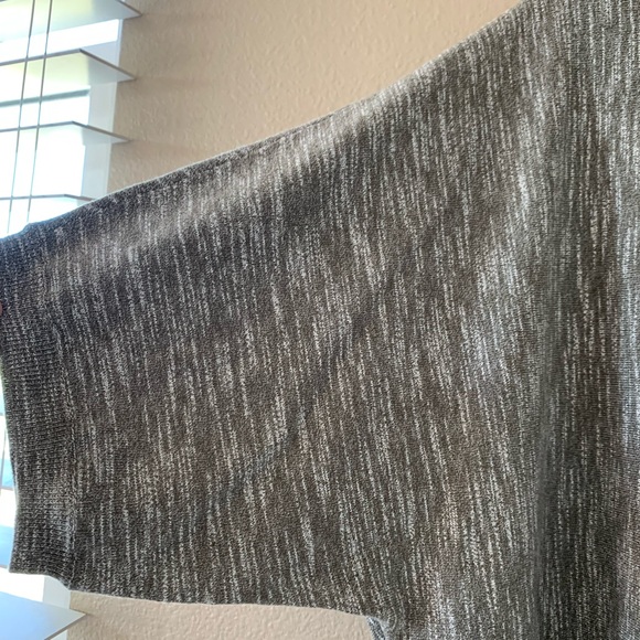 DKNY Knit Sweater Shirt Dolman Sleeve Sage Green Off White NWOT SIZE L - Picture 5 of 11